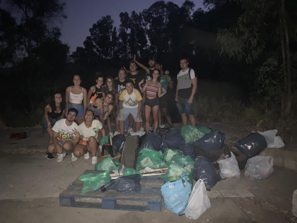 Marea Joven Los Barrios ha recogido nuevamente 37 bolsas de basura en los entornos naturales del municipio