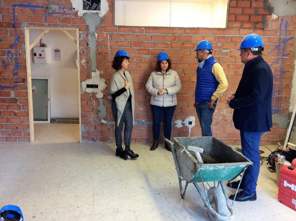 Romero supervisa con jefes de departamentos las obras de reforma del edificio del Ayuntamiento de Los Barrios