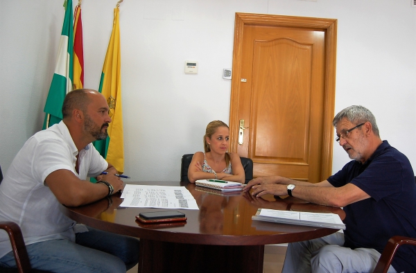 El Ayuntamiento y el Club Balonmano Villa de Los Barrios renuevan el convenio de colaboración
