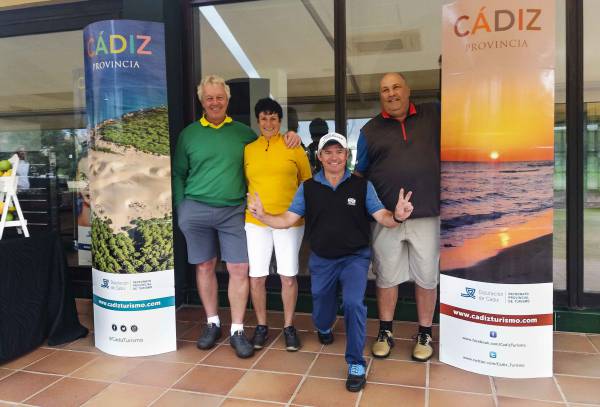 Unos 70 suizos aficionados al golf conocen la los campos y la oferta paralela de la provincia de Cádiz