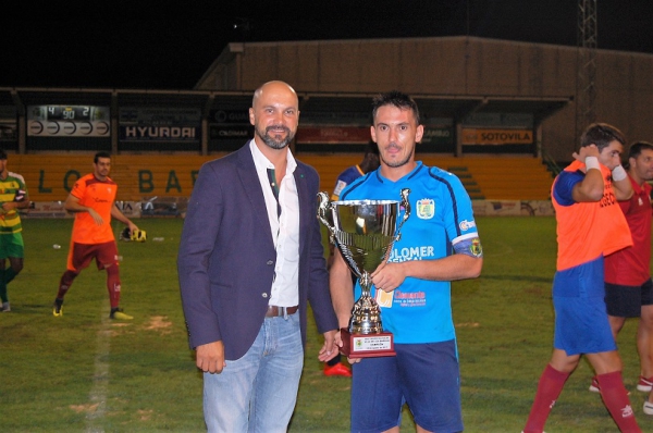 Alconchel entrega el XXII Trofeo Alcalde al capitán de la UD Los Barrios