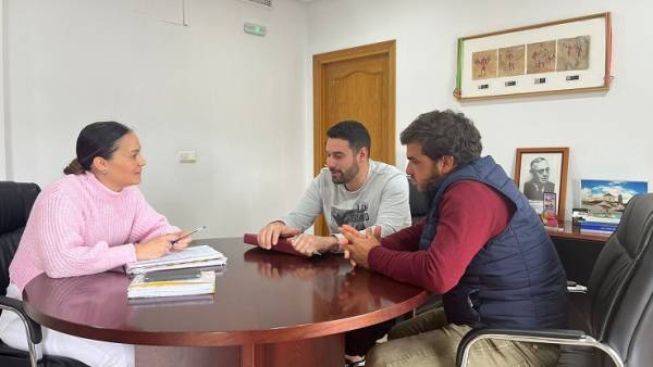 Lobato mantiene una reunión con la nueva directiva de la Asociación Amigos del Caballo San Isidro de Los Barrios