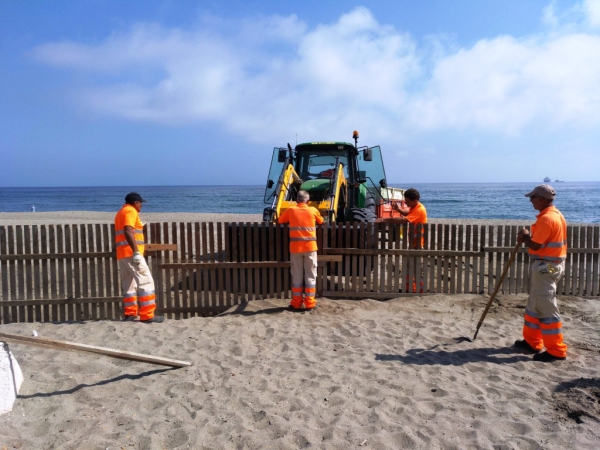 Acometidos diferentes trabajos en el litoral de La Línea previos al inicio de la temporada de playas
