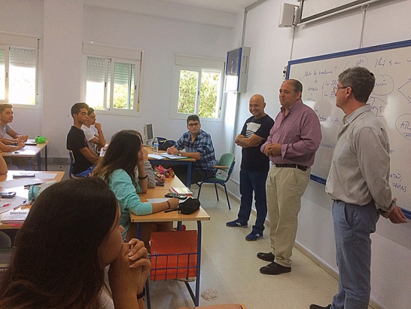 Romero y Molina visitan el IES Carlos Cano en el inicio del nuevo curso