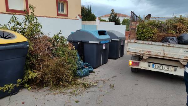 El Ayuntamiento de Los Barrios pide colaboración ciudadana a la hora de depositar restos de podas