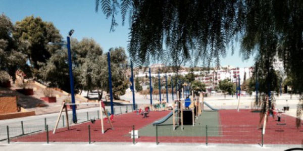 Podemos pide explicaciones por el retraso en el montaje del parque infantil del parque feria