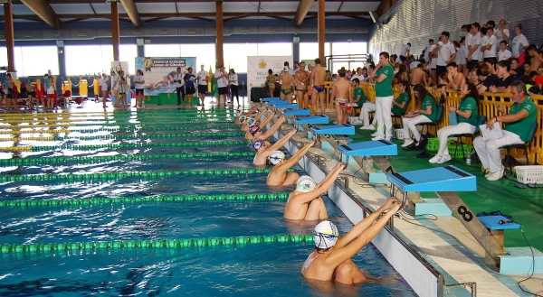 El III Trofeo de Natación ‘Villa de Los Barrios’ se celebra hoy sábado con 450 nadadores