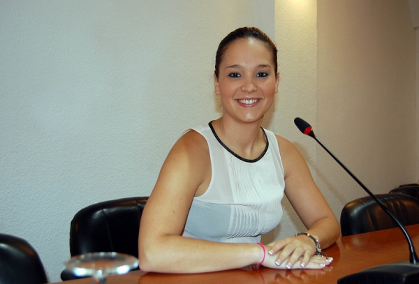 La delegada de Políticas sociales de Los Barrios Sara Lobato asiste a la presentación de la nueva Renta Mínima Social de la Junta de Andalucía