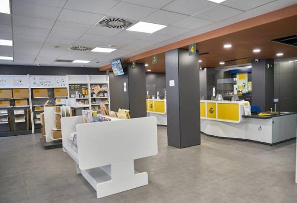 Correos ofrece un nuevo servicio de consigna en todas sus oficinas de España