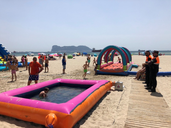 Aplazada al jueves 25 de julio la fiesta acuática de la playa de Palmones por previsión de fuerte viento