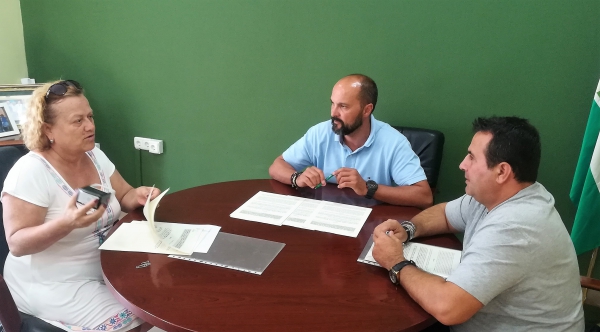 El Ayuntamiento de Los Barrios y la Peña Fosforito firman el convenio para la celebración del III Festival Flamenco del Campo de Gibraltar