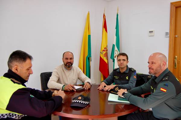 Alconchel se reúne con responsables de la Guardia Civil para reforzar la cooperación entre el instituto armado y la Policía Local