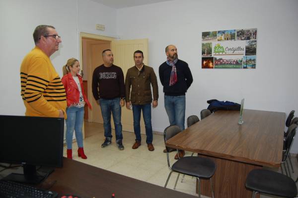 Alconchel visita la nueva sede de la AVV El Rodeo de Los Cortijillos