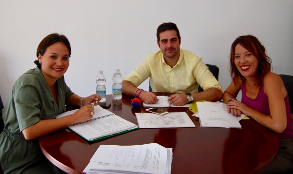 La alcaldesa accidental de Los Barrios Sara Lobato prepara nuevos proyectos con el colectivo Roja Directa