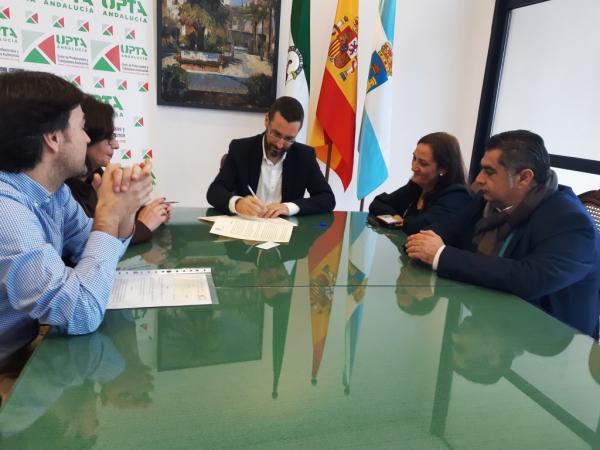 El Ayuntamiento suscribe un convenio de colaboración con la Unión de Profesionales y Trabajadores Autónomos de Andalucía