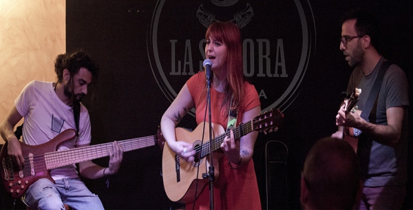 Izä presenta en concierto su álbum ‘La Llama’ el miércoles en el Paseo de la Constitución de Los Barrios