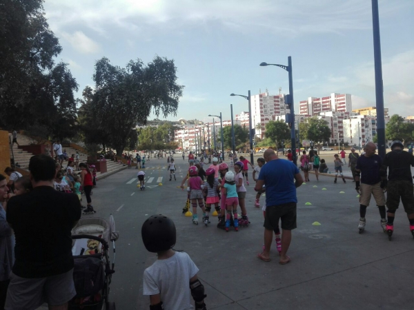 La Junta y Ayuntamiento de Algeciras abandonan a 120 niñas y niños sin un espacio para practicar Patinaje y Hockey