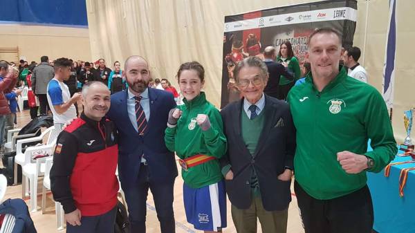 Alconchel y Gallego felicitan a la joven deportista  Luna María Mairena, nueva campeona de España  de boxeo junior