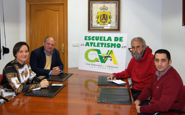 Romero y el Club de Veteranos presentan la nueva Escuela de Atletismo de Los Barrios