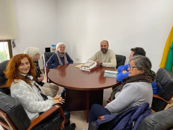 Ciudadanos argentinos descendientes  de cucarreteños visitan Los Barrios