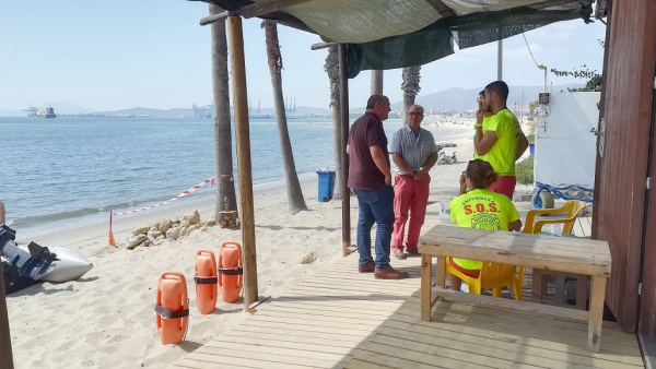 Gómez facilita los datos de las atenciones sanitarias en la playa de Palmones durante el mes de agosto