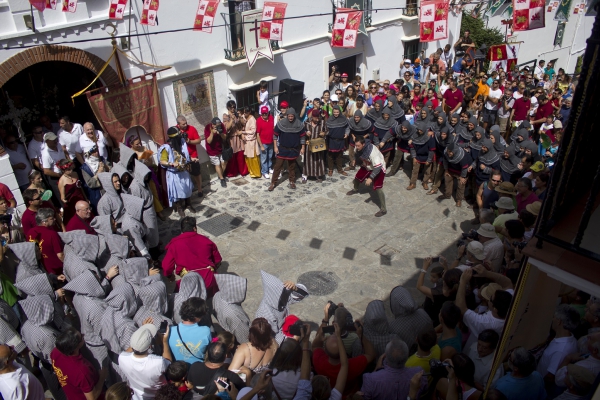 La fiesta de Moros y Cristianos llega a la Sierra de Cádiz con su lucha por el patrón de Benamahoma