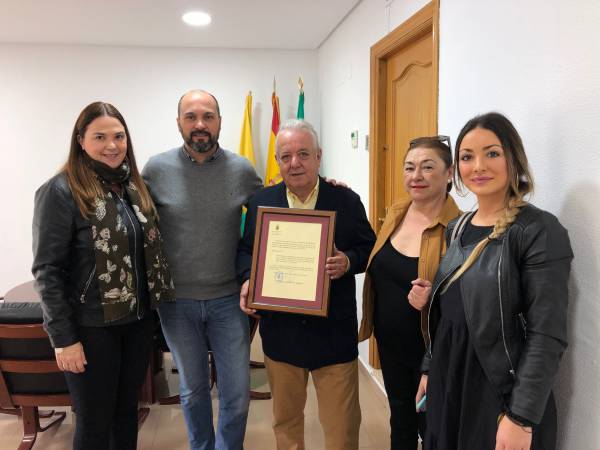 Alconchel rinde homenaje al funcionario municipal Salvador del Río Moya tras su reciente jubilación