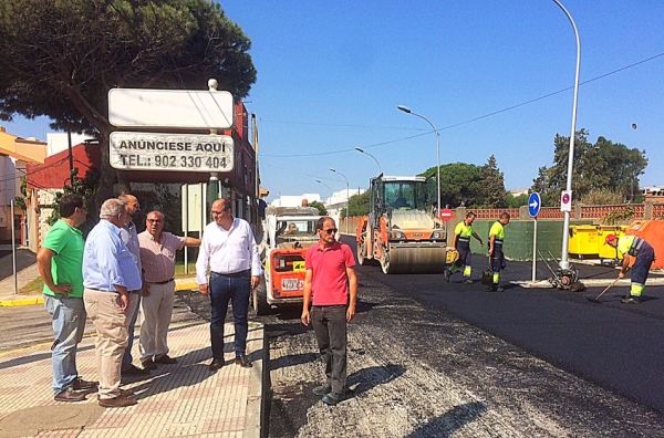 El plan municipal de asfaltado llega a las calles de Palmones