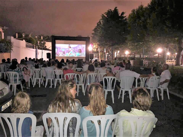 Espectacular fin de agosto en Los Barrios con múltiples conciertos de música en directo, varias sesiones de cine de verano, Verbena de Guadacorte y jornadas de convivencias de asociaciones de vecinos