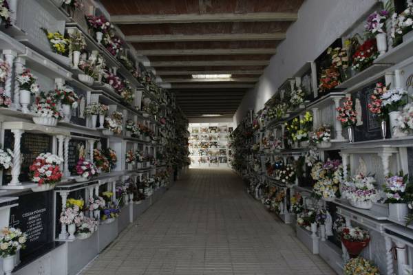 El actual horario de los cementerios municipales de Los Barrios se mantendrá hasta que finalice el 21 de junio el Estado de Alarma