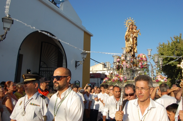 La Virgen del Carmen recorre el río Palmones bajo los vítores de cientos de palmoneños