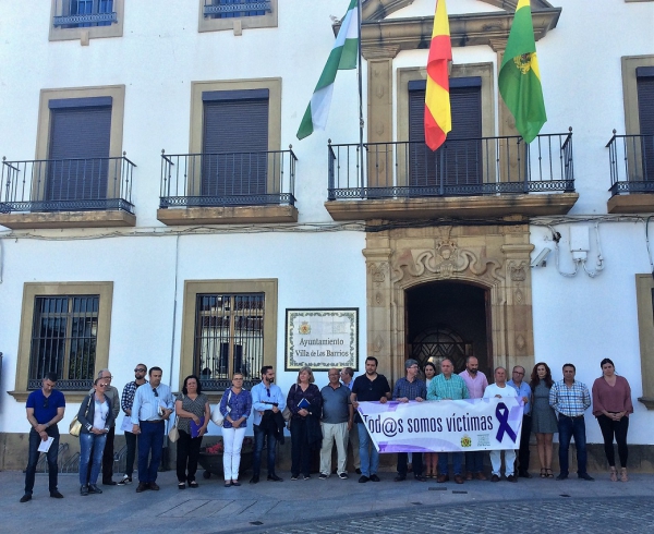 Ayuntamiento Los Barrios guarda un minuto de silencio en apoyo a las víctimas de violencia de género