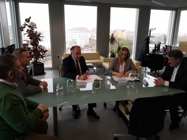 La consejera de Fomento y el alcalde de Algeciras firman el convenio para reurbanizar la calle Bombita