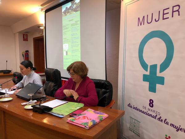 Lobato presenta las actividades programadas para celebrar el Día Internacional de la Mujer en Los Barrios