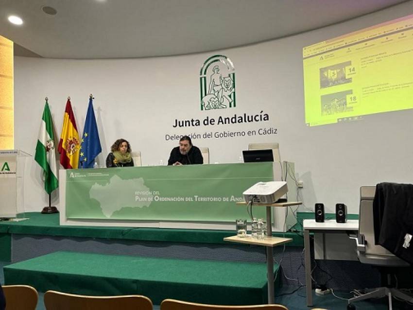 El concejal de Urbanismo de San Roque participó en Cádiz a una Jornada provincial sobre la revisión del POTA