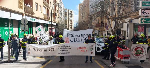 Bomberos de la provincia vuelven a exigir, esta vez en Algeciras, un aumento de plantilla para garantizar su seguridad y la calidad del servicio