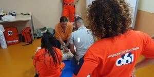 El 061 en Cádiz forma en primeros auxilios a 74 miembros de hermandades filiales de El Rocío