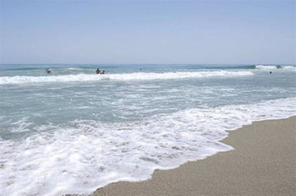 Las aguas de baño de las playas andaluzas se encuentran en niveles de calidad adecuados