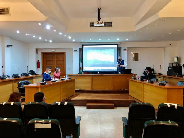 Empresarios de Los Barrios conocen el proyecto de la feria gastroalimentaria ‘Cádiz Bienmesabe’