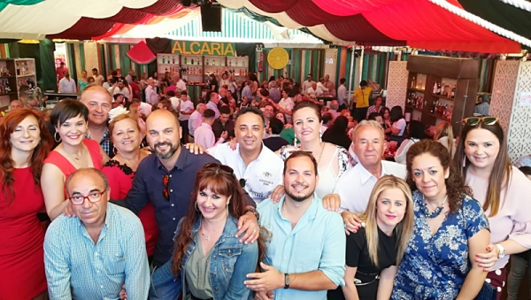 Los Barrios 100x100 celebra una jornada de convivencia con afiliados y simpatizantes en la caseta Alcaría de la Feria de San Isidro