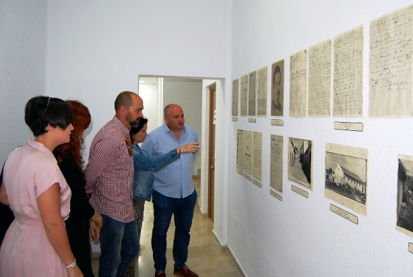 Inaugurada en el Ayuntamiento de Los Barrios la muestra documental del Archivo Municipal ‘Tu legado, tu historia’