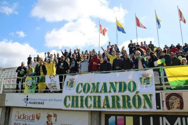Medio millar de aficionados barreños arroparan a la Unión Deportiva Los Barrios en el Nuevo Mirador