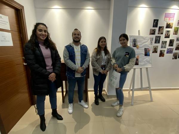 La biblioteca de Los Barrios acoge la entrega de premios del I Concurso de Fotografía contra la Violencia de Género de los institutos ‘Sierra Luna’ y ‘Carlos Cano’