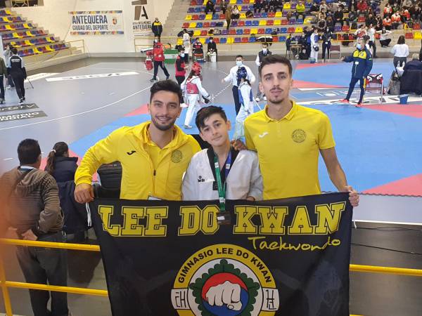 José García del Club Lee Do Kwan consigue dos medallas en la Supercopa de Andalucía de Taekwondo Olímpico celebrada en Antequera