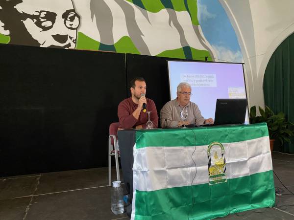Algarbani diserta en El Pósito sobre la incidencia de la II República y la Guerra Civil en el municipio de Los Barrios