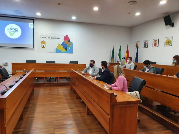 Dávila asiste en Mancomunidad a la presentación de ‘Cádiz Bienmesabe’ y anima a empresarios del municipio a participar