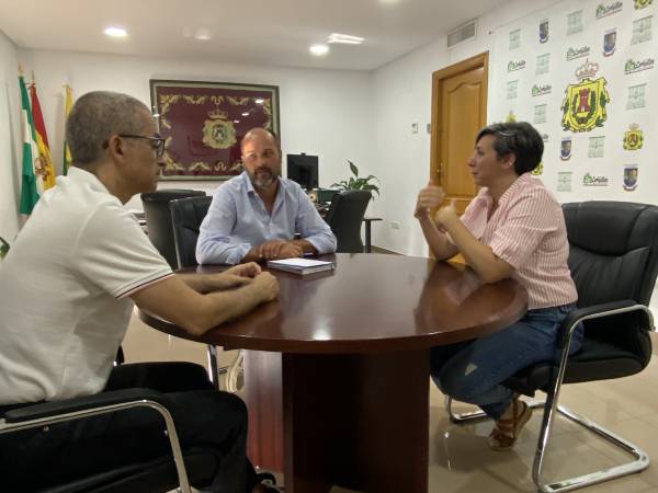 Alconchel recibe a la nueva directora de la residencia de ancianos San Ramón Nonato de Los Barrios