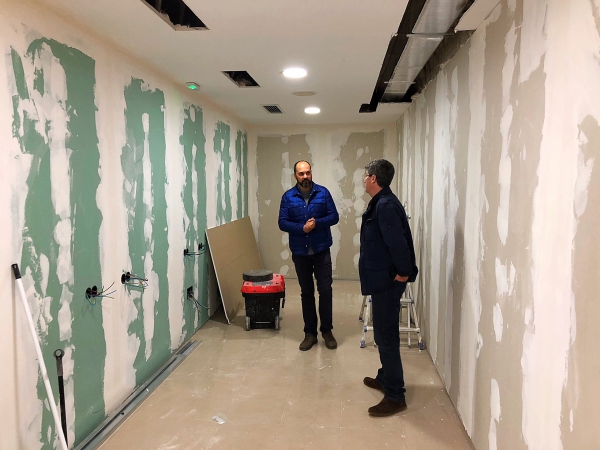 Alconchel y Molina visitan las obras de la nueva sala de estudio de la biblioteca municipal de Los Barrios