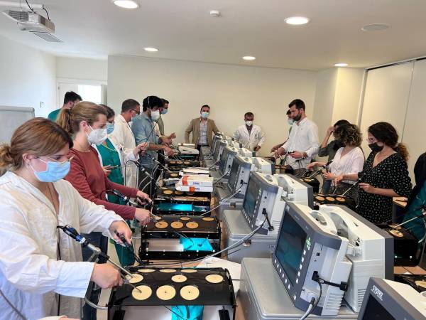 Cirujanos de la provincia de Cádiz imparten un curso de formación en cirugía endoscópica para residentes de hospitales públicos andaluces
