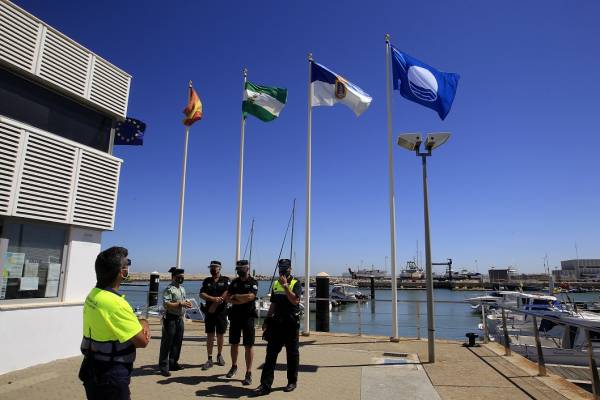 Los puertos andaluces reciben 21 banderas azules, una más que en la anterior temporada